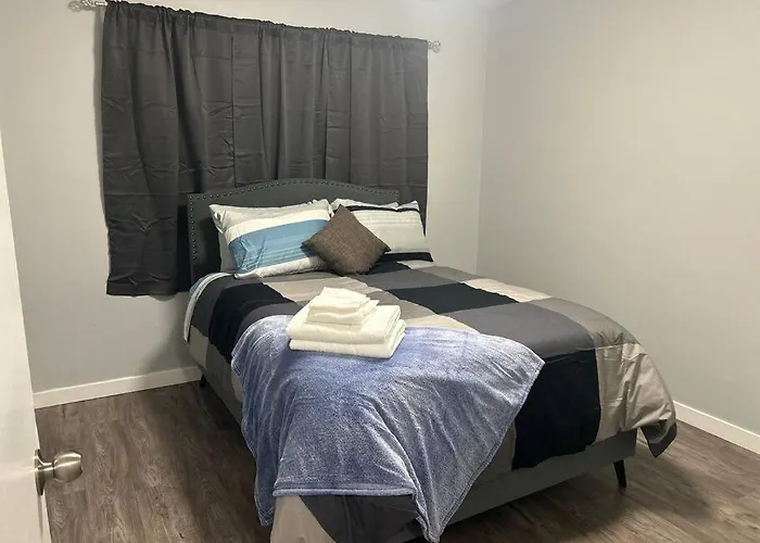 Cute Highland Park Entire Unit B