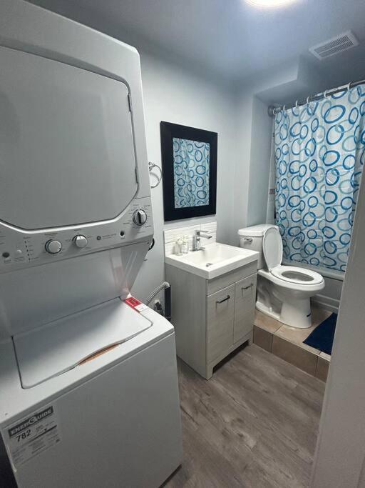Cute Highland Park Entire Unit B Apartment Calgary