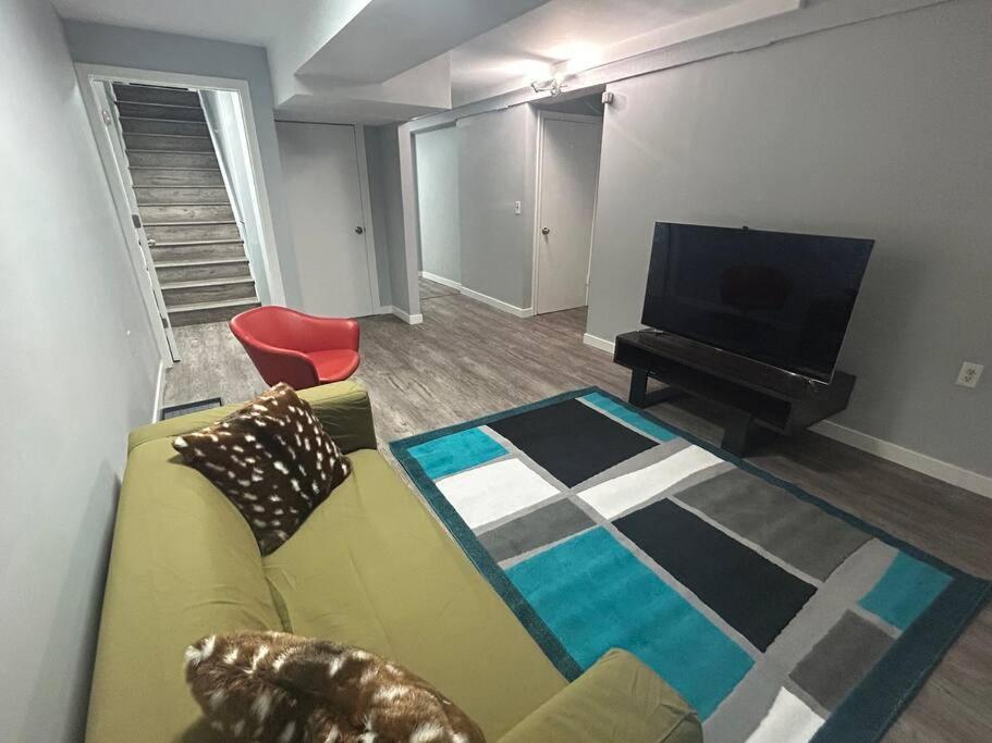 Cute Highland Park Entire Unit B Calgary