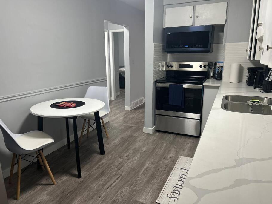 Apartment Cute Highland Park Entire Unit B Calgary
