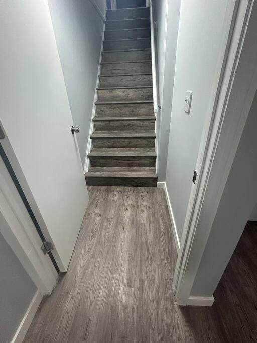 Cute Highland Park Entire Unit B Apartment Calgary